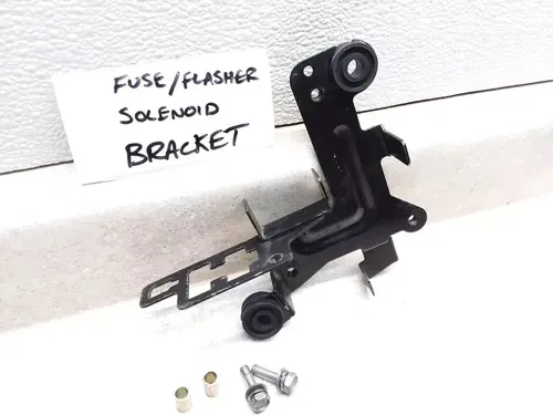 1982 Kawasaki KZ 750 KZ750-N Spectre Solenoid Flasher Fuse Box Bracket PJ-10