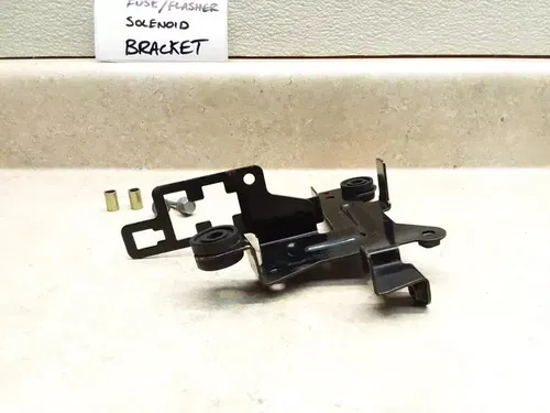 1982 Kawasaki KZ 750 KZ750-N Spectre Solenoid Flasher Fuse Box Bracket PJ-10