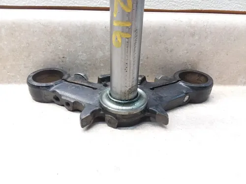 VTG 1970 Suzuki T250-II Hustler Steering Stem Lower Triple Tree Clamp ANX-B216