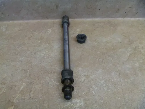 Honda 650 CB NIGHTHAWK CB650SC CB 650 SC Rear Wheel Axle 1983 HB107