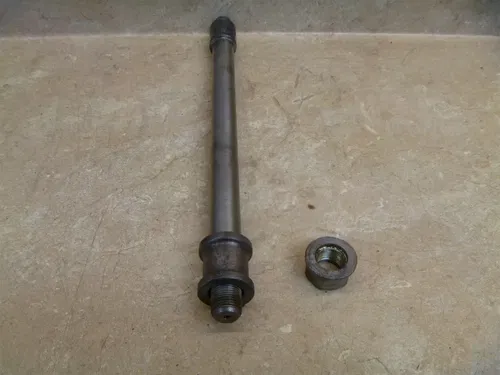 Honda 700 CB NIGHTHAWK CB700SC CB 700 SC Used Rear Wheel Axle 1986 HB124
