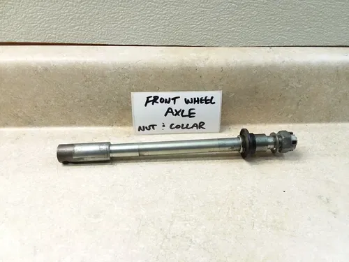 VTG 1986 Yamaha XT 600 XT600 Front Wheel Axle With Nut & Collar ANX-C60
