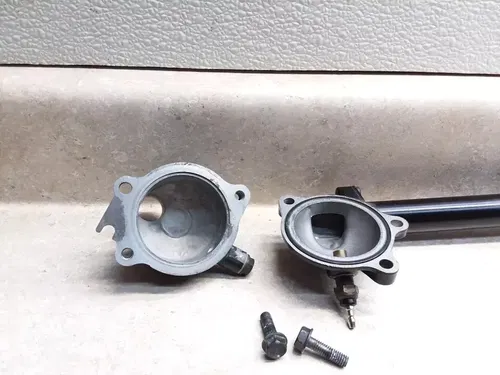 1984 Honda V65 Sabre VF1100S VF 1100 Engine Thermostat & Cover Pipe Assy PJ-1