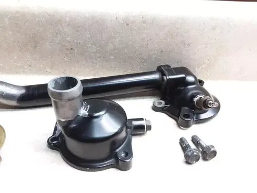 1984 Honda V65 Sabre VF1100S VF 1100 Engine Thermostat & Cover Pipe Assy PJ-1