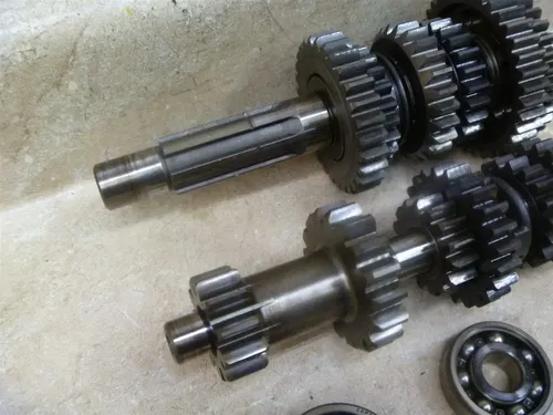 Suzuki 250 LT LT250-F LT-F250W QUADRUNNER Engine Transmission 1998 SB59