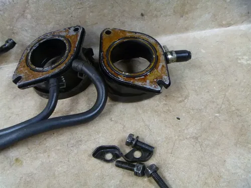 Yamaha 700 VIRAGO XV700-N Used Engine Carb Manifold Boot Set 1985 Vintage YB69