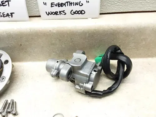 2006 Suzuki V-Strom DL-1000 Ignition Switch & Key Lock Set Tank Cap & Seat PJ-12