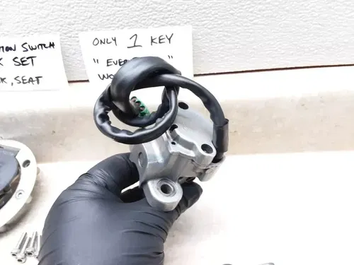 2006 Suzuki V-Strom DL-1000 Ignition Switch & Key Lock Set Tank Cap & Seat PJ-12