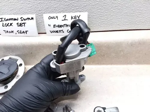 2006 Suzuki V-Strom DL-1000 Ignition Switch & Key Lock Set Tank Cap & Seat PJ-12