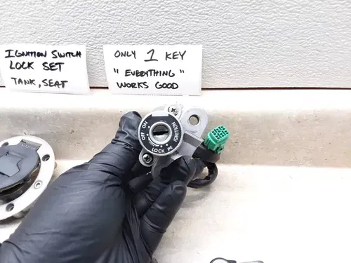 2006 Suzuki V-Strom DL-1000 Ignition Switch & Key Lock Set Tank Cap & Seat PJ-12