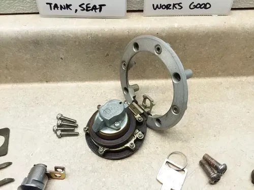 2006 Suzuki V-Strom DL-1000 Ignition Switch & Key Lock Set Tank Cap & Seat PJ-12