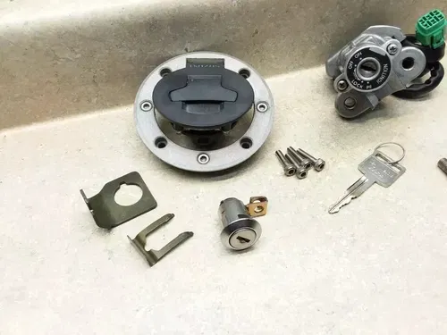 2006 Suzuki V-Strom DL-1000 Ignition Switch & Key Lock Set Tank Cap & Seat PJ-12