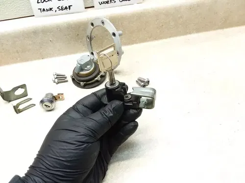 2006 Suzuki V-Strom DL-1000 Ignition Switch & Key Lock Set Tank Cap & Seat PJ-12