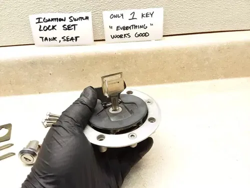 2006 Suzuki V-Strom DL-1000 Ignition Switch & Key Lock Set Tank Cap & Seat PJ-12
