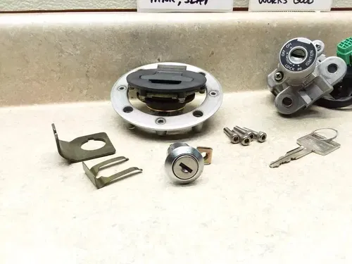 2006 Suzuki V-Strom DL-1000 Ignition Switch & Key Lock Set Tank Cap & Seat PJ-12
