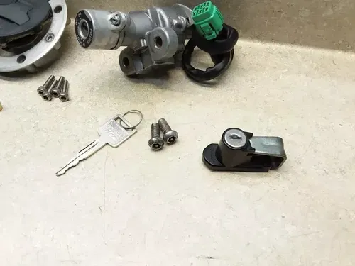 2006 Suzuki V-Strom DL-1000 Ignition Switch & Key Lock Set Tank Cap & Seat PJ-12