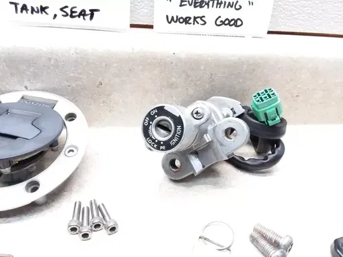 2006 Suzuki V-Strom DL-1000 Ignition Switch & Key Lock Set Tank Cap & Seat PJ-12