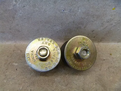 Yamaha 650 XS XS1-B TWIN XS650 Used Carb Head Intake Plug Set 1971 YB109
