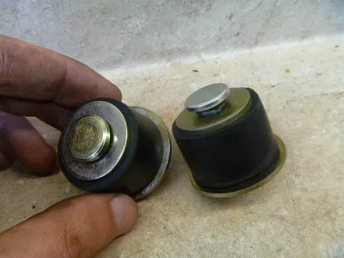 Yamaha 650 XS XS1-B TWIN XS650 Used Carb Head Intake Plug Set 1971 YB109