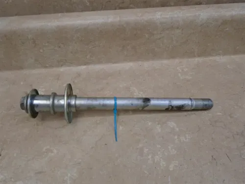 Suzuki 600 GSF BANDIT GSF600-S Used Front Wheel Axle 2002 SB74