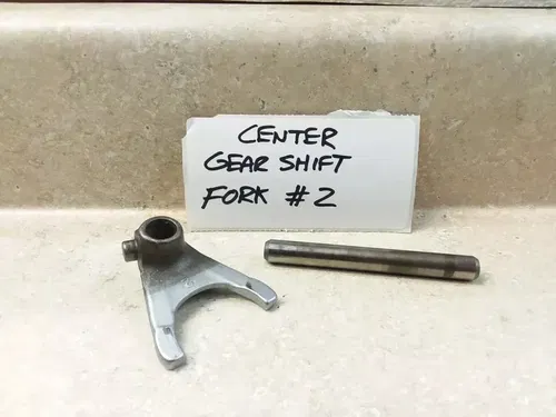 VTG 1982 Yamaha XT550 XT 550 Engine Center Gear Shift Fork #2 PJ-16