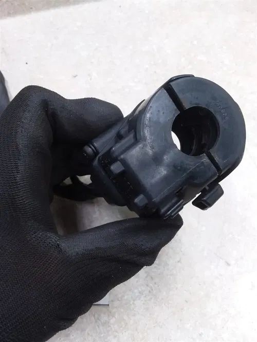 Honda CBR1100-XX CBR1100XX Blackbird Right Handlebar Switch 2000 #68 ANX B154