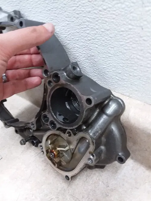 Yamaha YZ250F Engine Clutch Water Pump Cover 2004 #31 ANX ARP E18