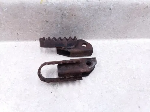 Suzuki 80 DS DS80 Front Footpeg Step Rest Foot Peg Pair 1981 ANX-C