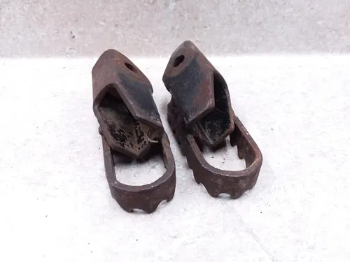 Suzuki 80 DS DS80 Front Footpeg Step Rest Foot Peg Pair 1981 ANX-C
