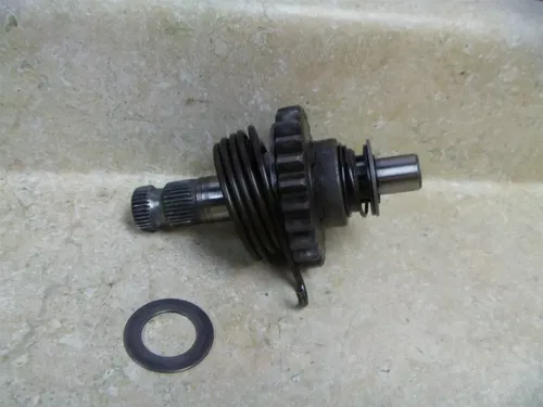 Yamaha 250 DT DT2  ENDURO Used Engine Kickstarter Spindle Shaft 1972 YB114