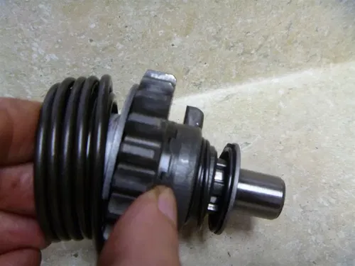 Yamaha 250 DT DT2  ENDURO Used Engine Kickstarter Spindle Shaft 1972 YB114