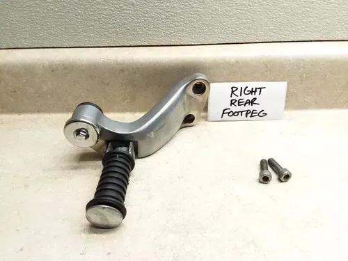 1988 Kawasaki VN 1500 Vulcan VN1500-A2 Right Rear Foot Peg Mount Assy PJ-11