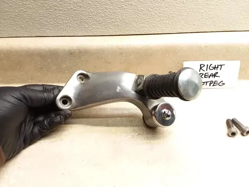 1988 Kawasaki VN 1500 Vulcan VN1500-A2 Right Rear Foot Peg Mount Assy PJ-11