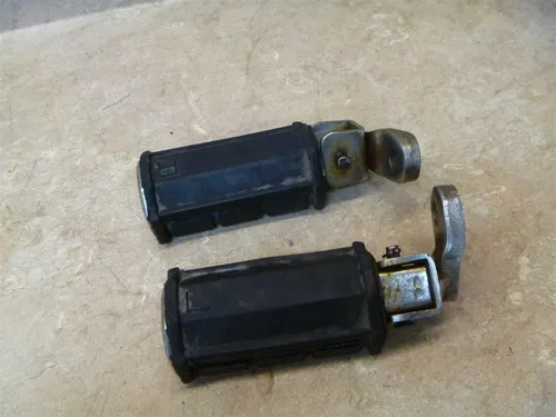 Yamaha 750 XV VIRAGO XV750-H Used Rear Footpegs 1981 #YB39