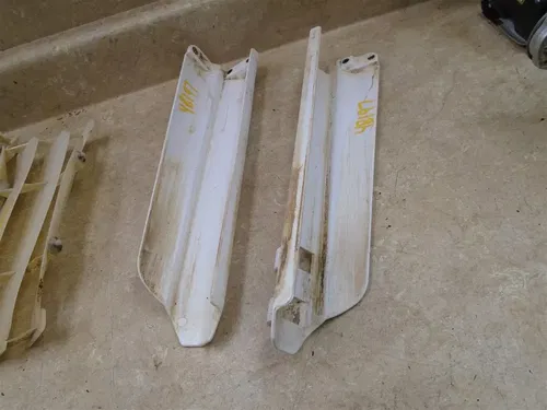 Yamaha 426 YZ YZ426-F YZ426F Used Lower Leg Shields Covers 2002 YB197