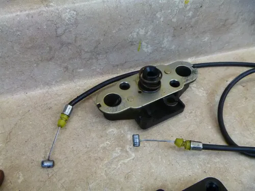 Kawasaki ZR7 ZR750 ZR 750 F Used Seat Release Latch Assembly 2000 KB61