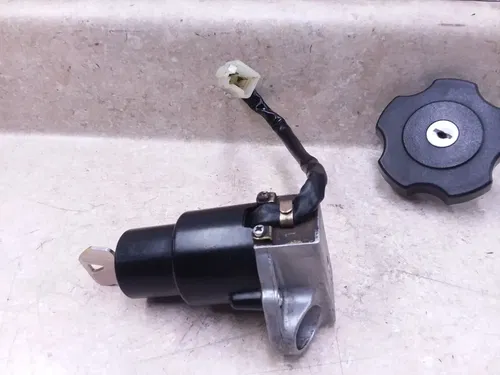 Yamaha 225 XT XT225 Ignition Switch Gas Cap Lock Set w/Key 2003 ANX-C45