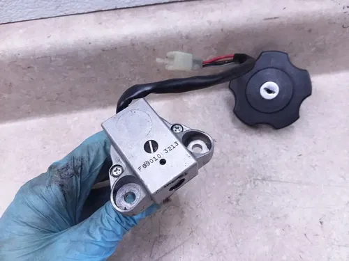Yamaha 225 XT XT225 Ignition Switch Gas Cap Lock Set w/Key 2003 ANX-C45