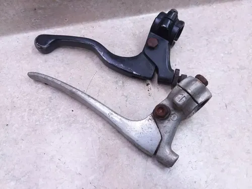 Honda 75 XR XR75 K2 Mismatching Handlebar Lever Perch Pair 1975 VTG ANX-B213