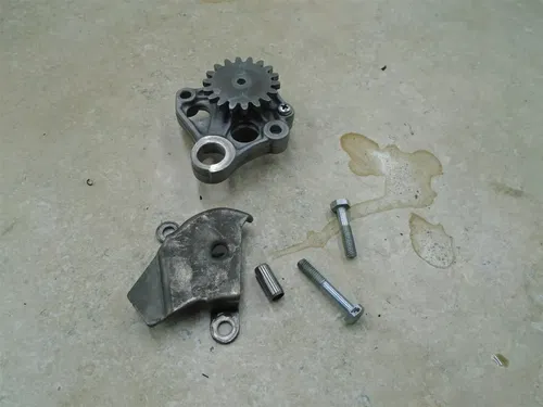 Honda 250 XR XR250R XR250-R Used Engine Oil Pump 1982 HB273
