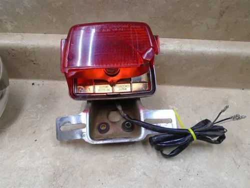 Suzuki 750 GS GS750L GS750-L Damaged Rear Tail Light Unit 1981 SB140