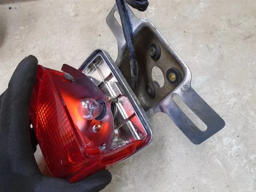 Suzuki 750 GS GS750L GS750-L Damaged Rear Tail Light Unit 1981 SB140