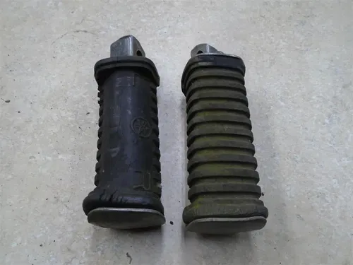 Yamaha 650 XS XS650 Rear Footpegs 1976 YB309 JD