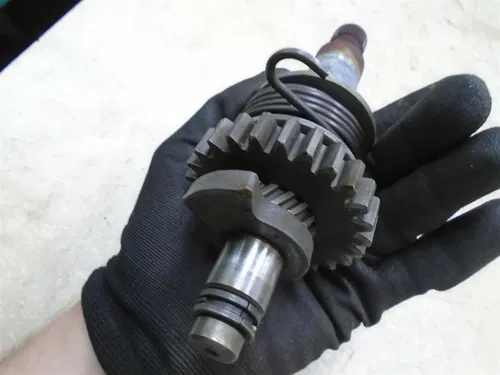 Yamaha 650 XS XS650 Engine Kickstarter Spindle Shaft 1975 SM526