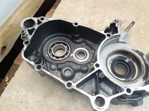 Kawasaki 200 KDX KDX200 Engine LEFT Crankcase 1985 B-146 ANX