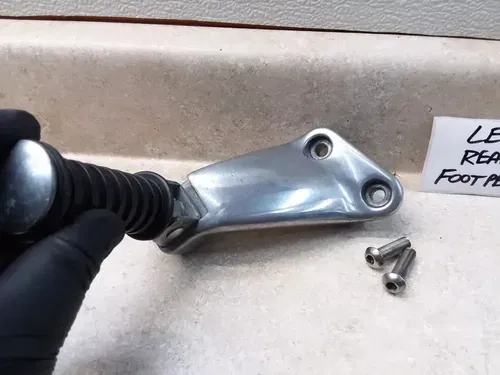 1988 Kawasaki VN 1500 Vulcan VN1500-A2 Left Rear Foot Peg Mount Assy PJ-11