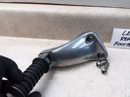 1988 Kawasaki VN 1500 Vulcan VN1500-A2 Left Rear Foot Peg Mount Assy PJ-11
