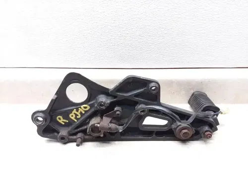 1982 Kawasaki KZ 750 KZ750-N Spectre Right Muffler Stay Footpeg Bracket PJ-10