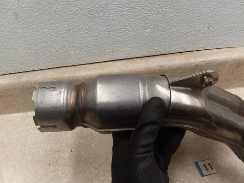 Yamaha YZF R1 Original Middle Exhaust Chamber 2004 2005 2006 5VY #11 ANX ARP E9