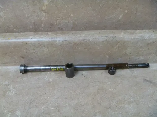 Suzuki 125 RV TRACKER RV125 Used Rear Wheel Axle 1973 Vintage SB24